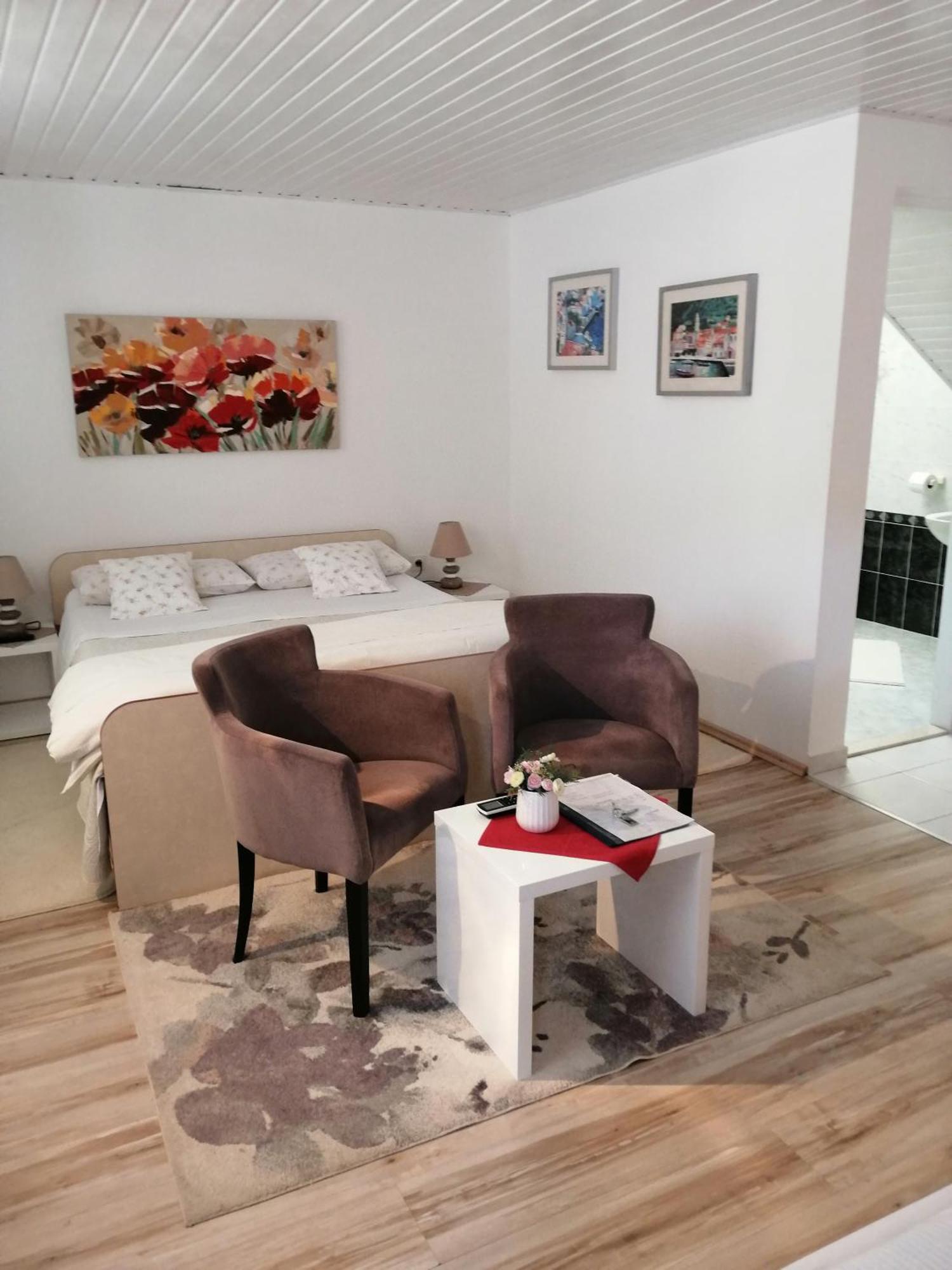 Studio Apartments Kuljis Віс Екстер'єр фото