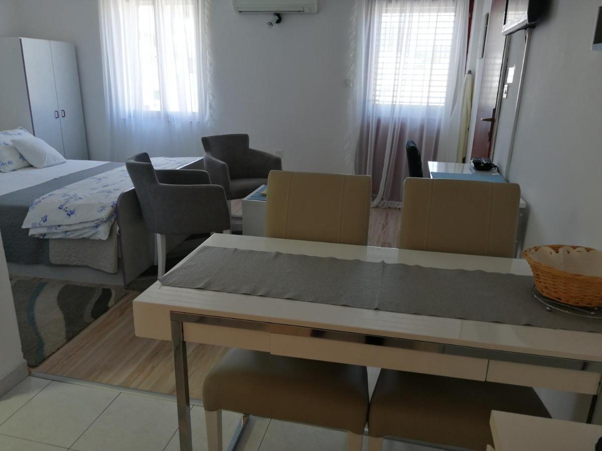 Studio Apartments Kuljis Віс Екстер'єр фото
