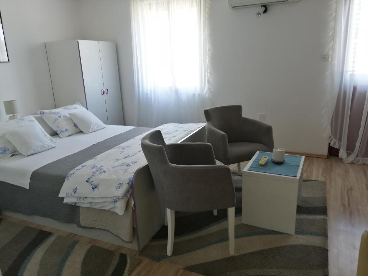 Studio Apartments Kuljis Віс Екстер'єр фото