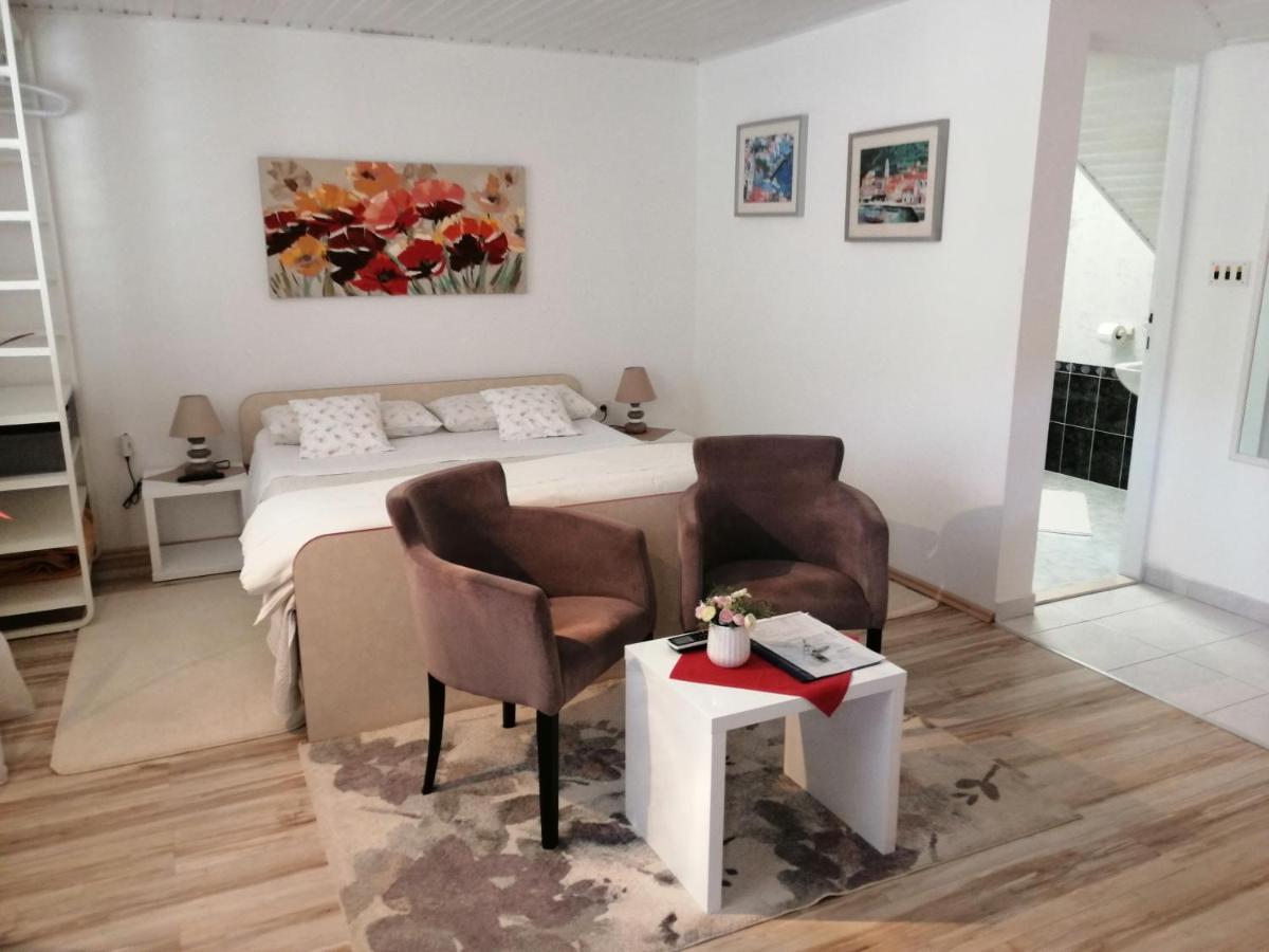 Studio Apartments Kuljis Віс Екстер'єр фото
