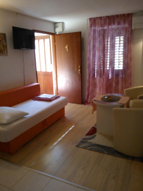 Studio Apartments Kuljis Віс Екстер'єр фото