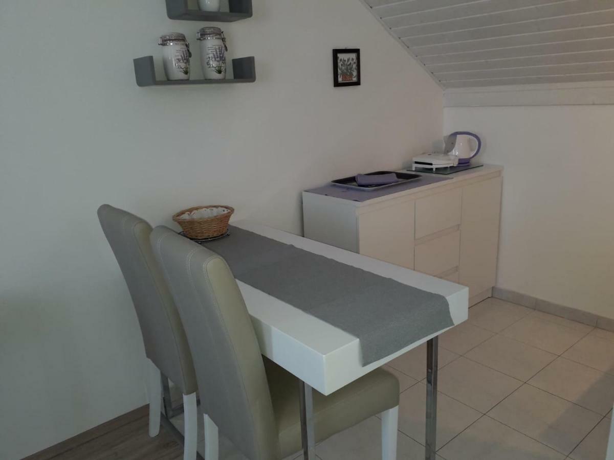 Studio Apartments Kuljis Віс Екстер'єр фото