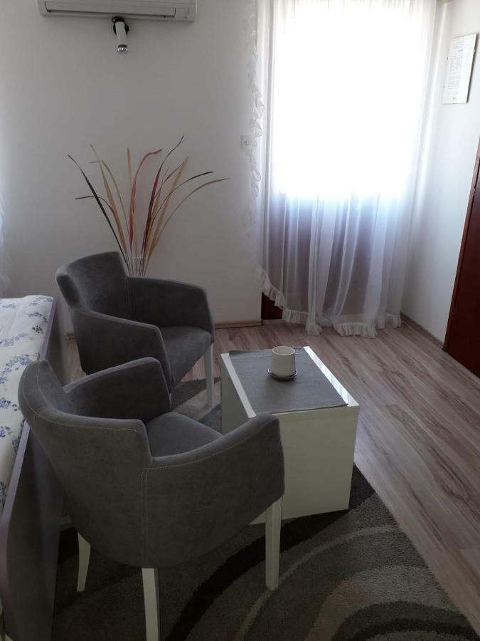 Studio Apartments Kuljis Віс Екстер'єр фото